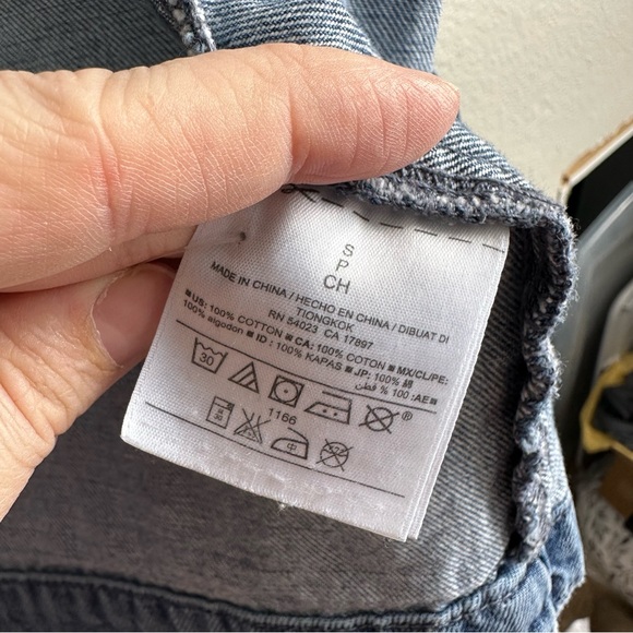 Old Navy Light & Dark Wash Button Front Pocket Jean Jacket Size Small - Picture 8 of 8
